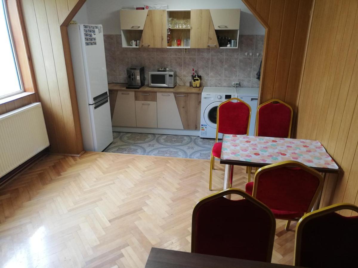 Hotel Casa Bucur à Tîrgu Ocna Extérieur photo